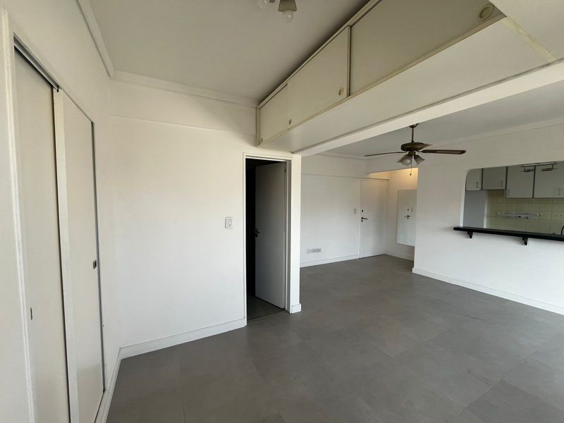 Amplio monoambiente divisible, con cochera 