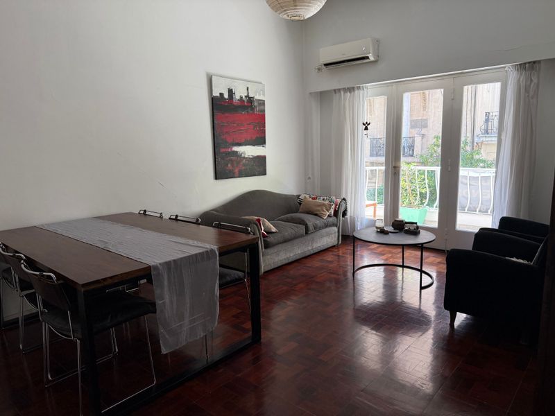 Piso en venta 4 ambientes con balcón en Recoleta muy luminoso