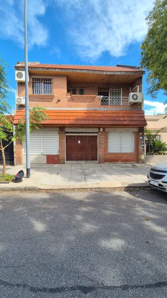 3 AMBIENTES 1 PISO X ESCALERA FRENTE CON PATIO Y TERRAZA 