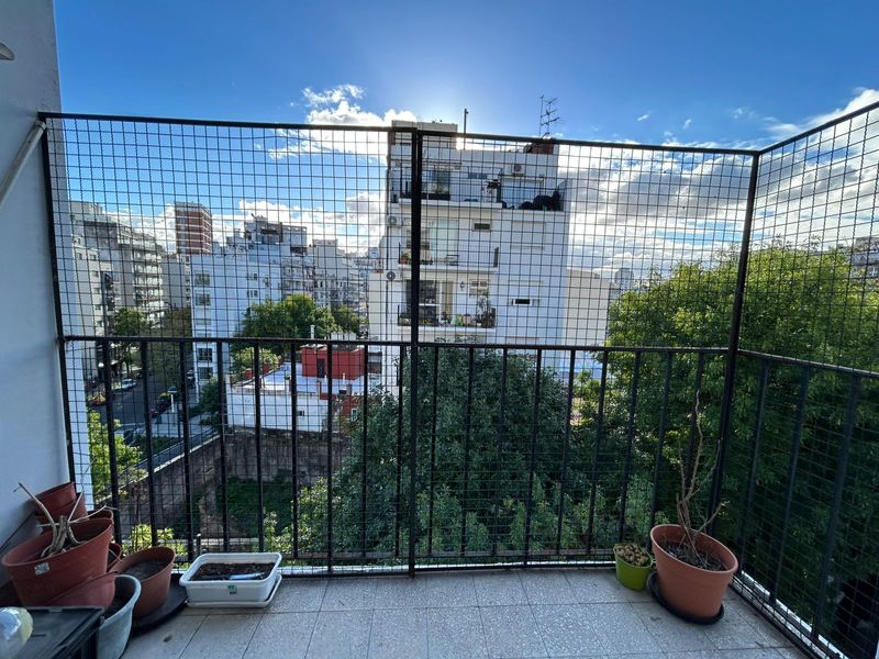 DEPARTAMENTO 3 AMBIENTES CON BALCON EN RECOLETA